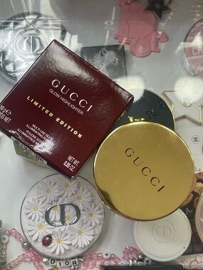 gucci glow limited edition highlighter 06 Arctic pink